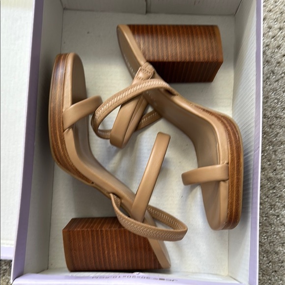 NWT - Madden Girl Didi -Tan Suede Block Heel Sandals - Picture 3 of 4